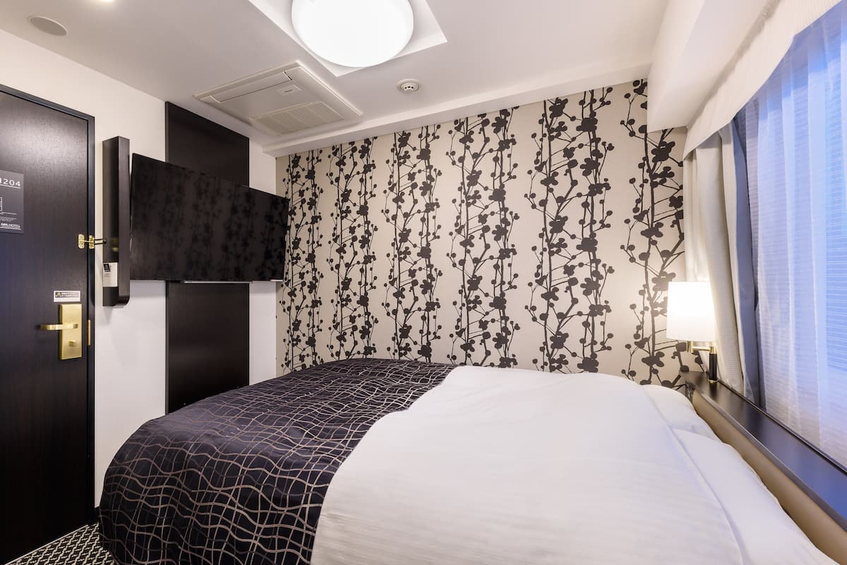 Down comforters, desk, blackout drapes, free WiFi