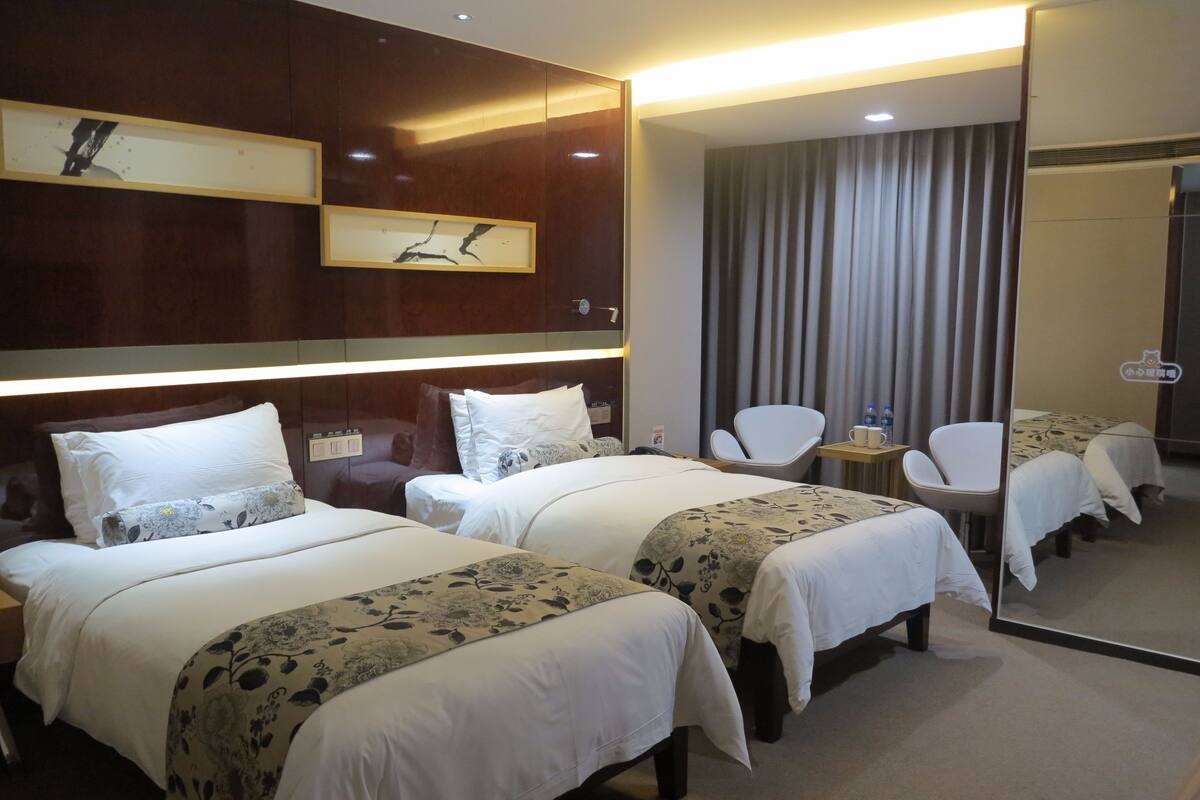 Business-Zweibettzimmer | Schreibtisch, Verdunkelungsvorhänge, kostenloses WLAN