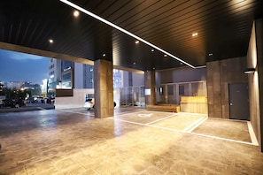 Free self parking - Gangneung Grey Hotel (Gangneung)