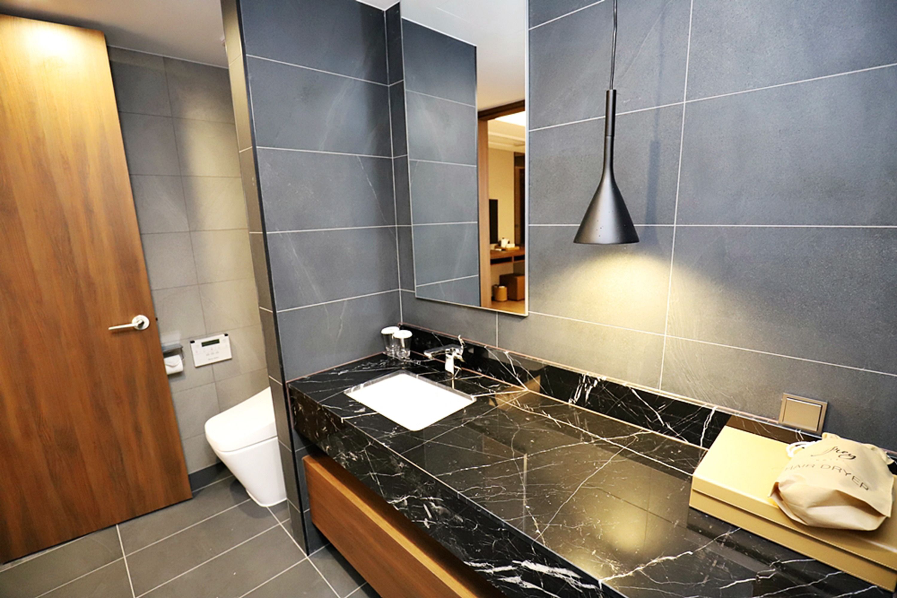deluxe twin room | bathroom | shower, hair dryer, bathrobes, towels