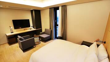 Habitaciรณn doble Deluxe | Decoraciรณn personalizada, muebles diferentes y wifi gratis