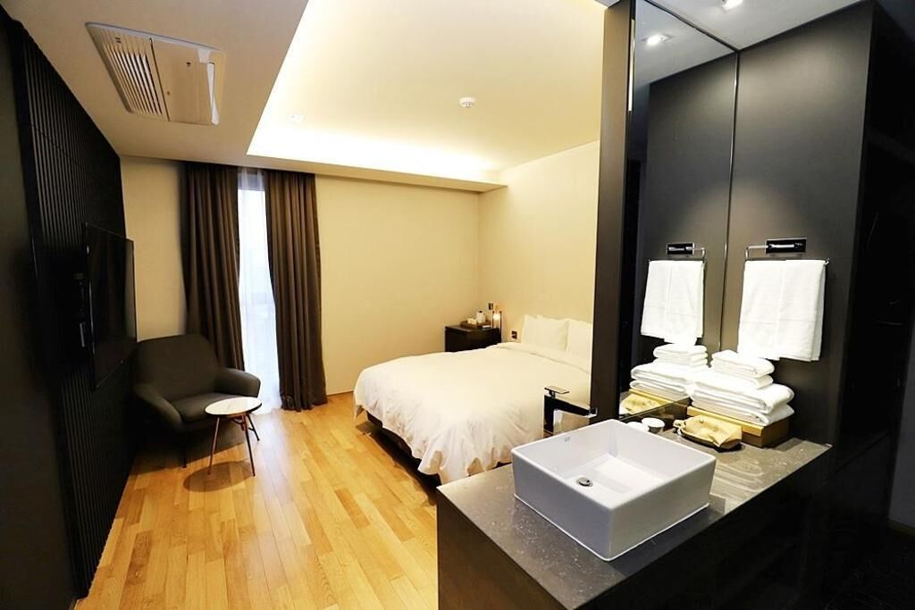 Individually decorated, individually furnished, free WiFi