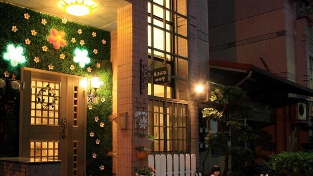 Depan hartanah - siang/malam