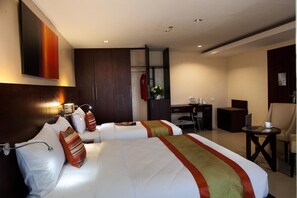 Desk, iron/ironing board, free WiFi, bed sheets - NS Royal Hotel (Cebu City)