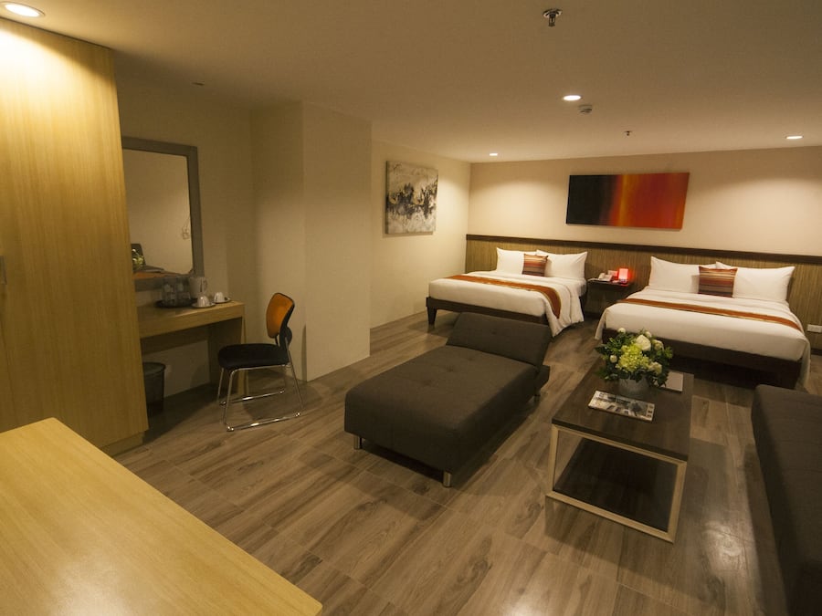 Suite | Desk, iron/ironing board, free WiFi, bed sheets