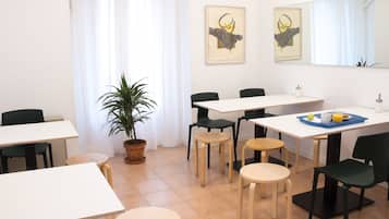 Daily continental breakfast (EUR 5 per person)