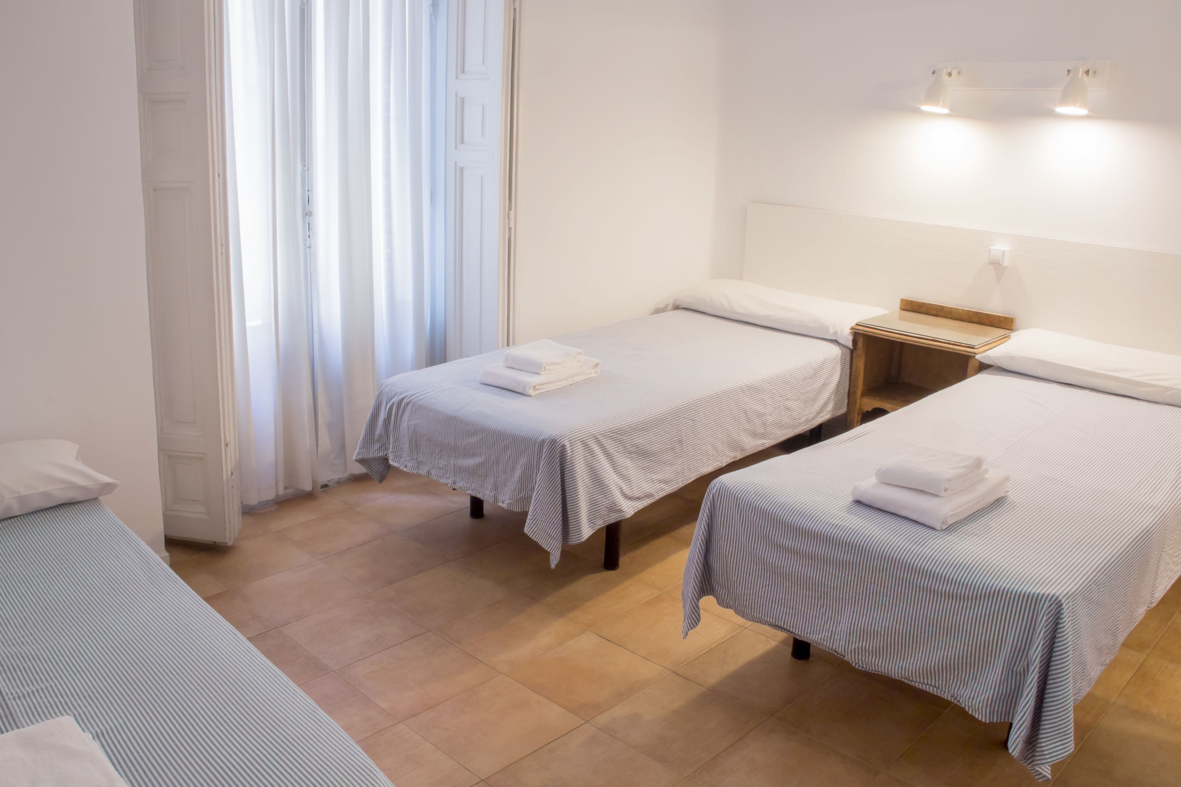 Dreibettzimmer | Bügeleisen/Bügelbrett, kostenloses WLAN, Bettwäsche