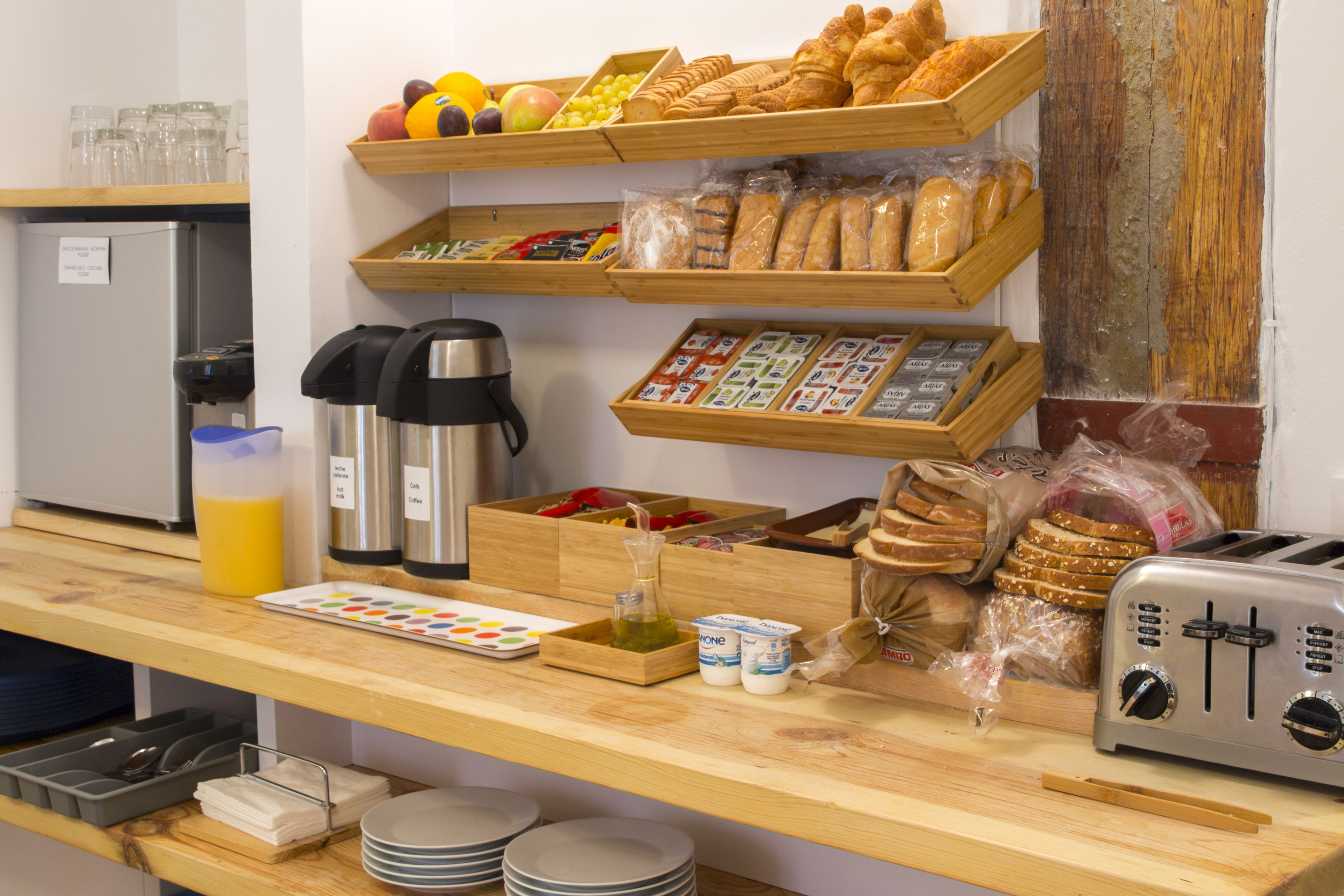 Daily continental breakfast (EUR 5 per person)