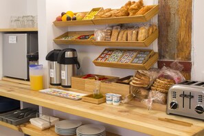 Petit déjeuner continental (5 EUR par personne)