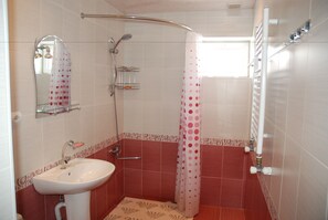 Apartment, 3 Bedrooms | Bathroom