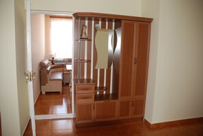 Apartment, 3 Bedrooms | Room amenity