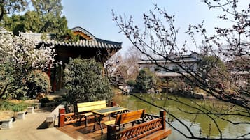 Hiên