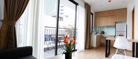 Superior Studio, 1 King Bed, City View