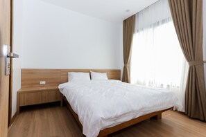 Desk, soundproofing, free WiFi, bed sheets - NYT Home Cau Giay (Hanoi)