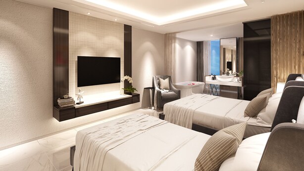 Une chambre d’hôtel moderne équipée de deux lits, d’une télévision, d’une coiffeuse avec un miroir et d’une salle de bain.