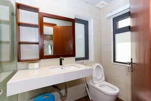 Apartment, Balkon | Badezimmer