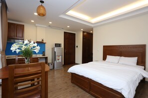 Appartement, balcon | Aire de séjour | Téléviseur ACL