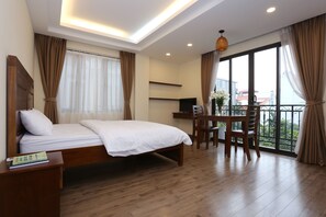 Appartement, balcon | Bureau, chambres insonorisées, fer et planche à repasser, Wi-Fi gratuit