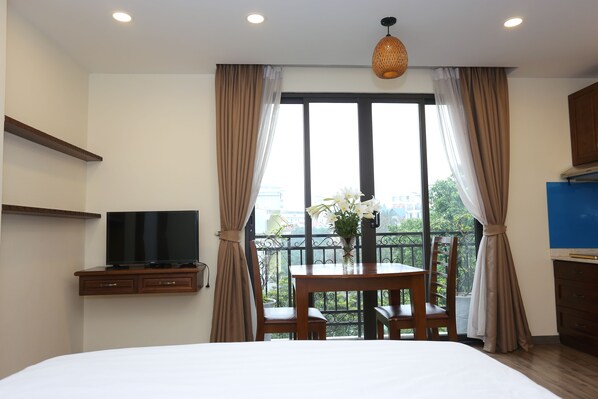 Huoneisto, parveke | Työpöytä, äänieristys, silitysrauta/-lauta, ilmainen Wi-Fi