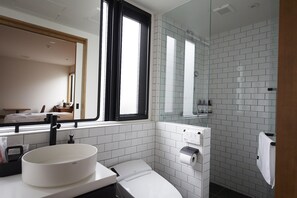 Free toiletries, hair dryer, slippers, towels - Congrats Hotel Kyoto (Kyoto)