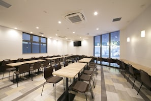 Café da manhã continental todos os dias (JPY 700 por pessoa)
