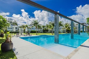 Outdoor pool, open 7 AM to 6 PM, pool umbrellas, sun loungers - Phuket Apartment (Pa Klok)