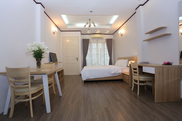 Apartment, Balcony | Desk, iron/ironing board, free WiFi, bed sheets