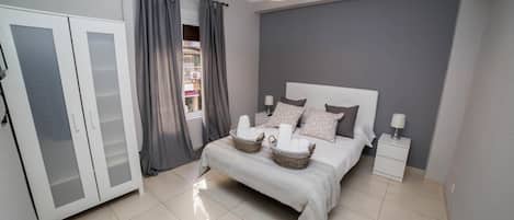 Desk, free WiFi, bed sheets