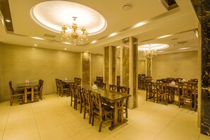 Daily buffet breakfast for a fee - Yangshuo Ziwei International Hotel (Guilin)