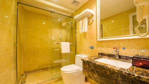 Superior Twin Room | Bathroom - Yangshuo Ziwei International Hotel (Guilin)