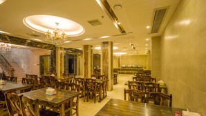 Tägliches Frühstücksbuffet gegen Gebühr