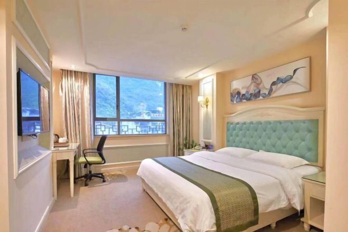 Desk, blackout curtains, rollaway beds, free WiFi