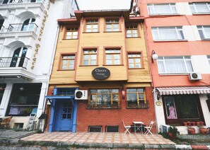 Front of property - Cheers Vintage - Hostel (Istanbul)