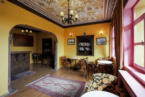 Lobby sitting area - Cheers Vintage - Hostel (Istanbul)