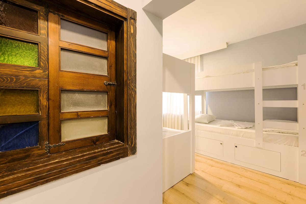1 bedroom, Egyptian cotton sheets, premium bedding, Select Comfort beds