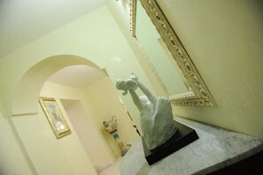 Interior detail - Le Dodici Lune (Montecorvino Rovella)