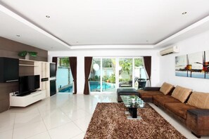 4-Bedroom Pool Villa  | Living area | Flat-screen TV