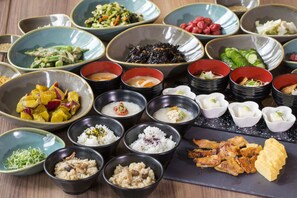 Daily buffet breakfast for a fee