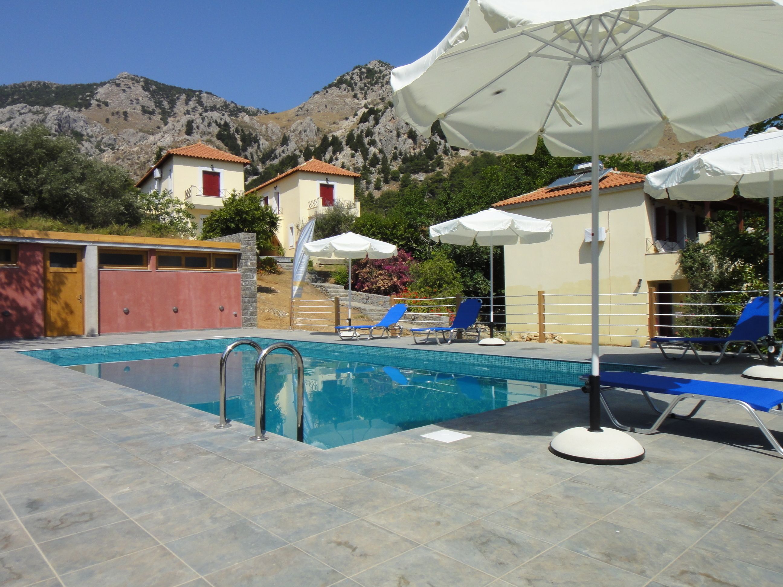Outdoor pool, pool umbrellas, sun loungers