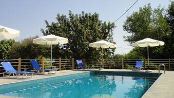 Outdoor pool, pool umbrellas, sun loungers