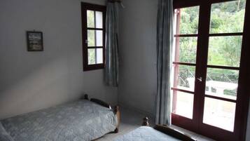 Free cribs/infant beds, free WiFi