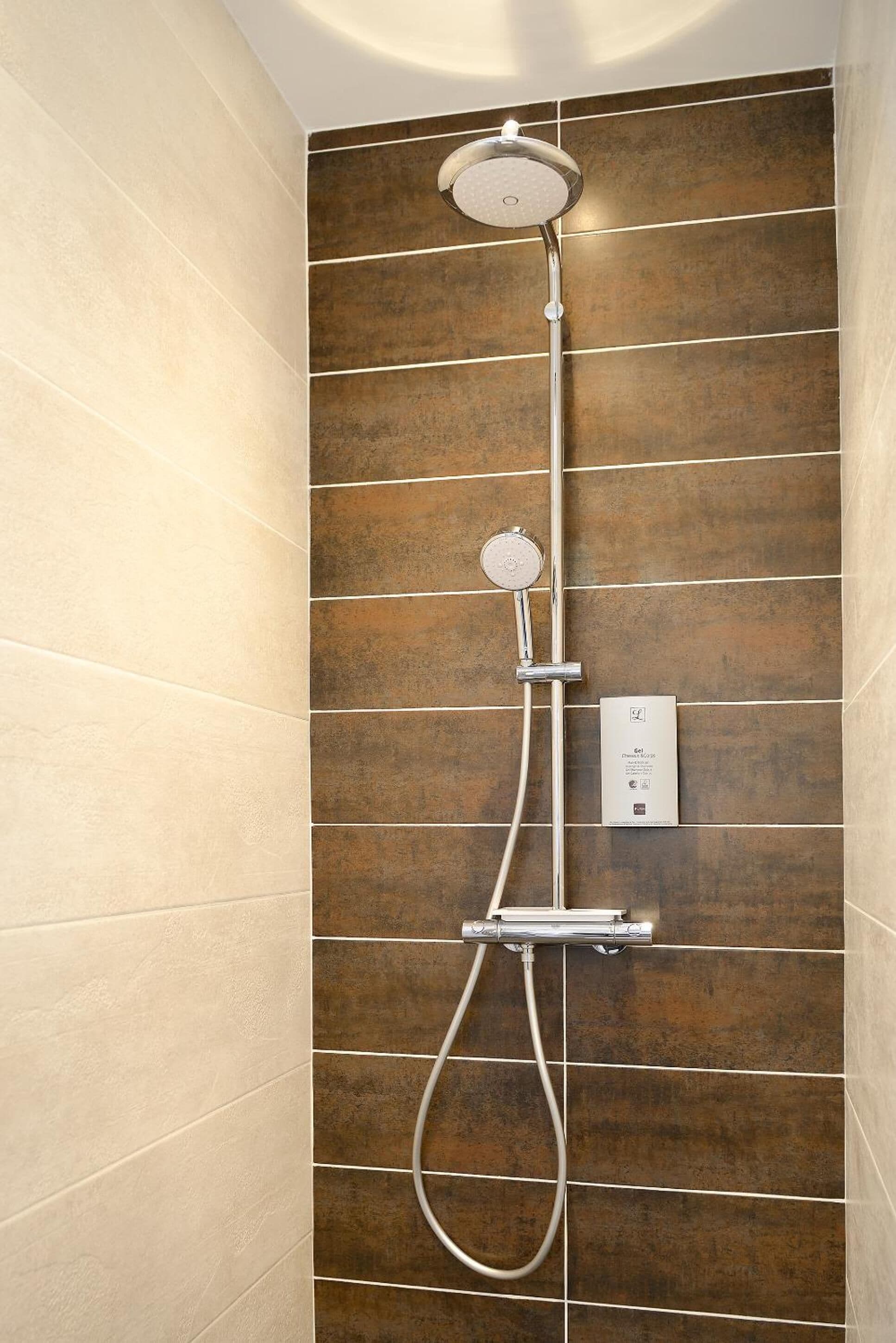 comfort double room | bathroom | free toiletries, hair dryer, towels