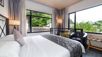 Mountain View Double Room | Individually decorated, desk, blackout curtains, soundproofing