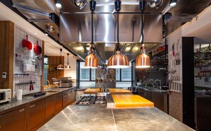 Fridge, microwave, oven, coffee/tea maker