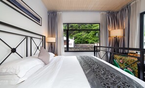 Mountain View Double Room | Individually decorated, desk, blackout drapes, soundproofing