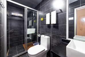 Deluxe Double Room, Bathtub | Individually decorated, desk, blackout curtains, soundproofing - Humble Inn Boutique Residence (Guilin)
