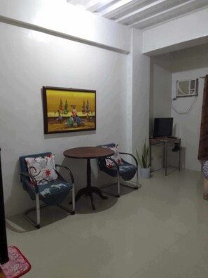 Deluxe Room | Living area