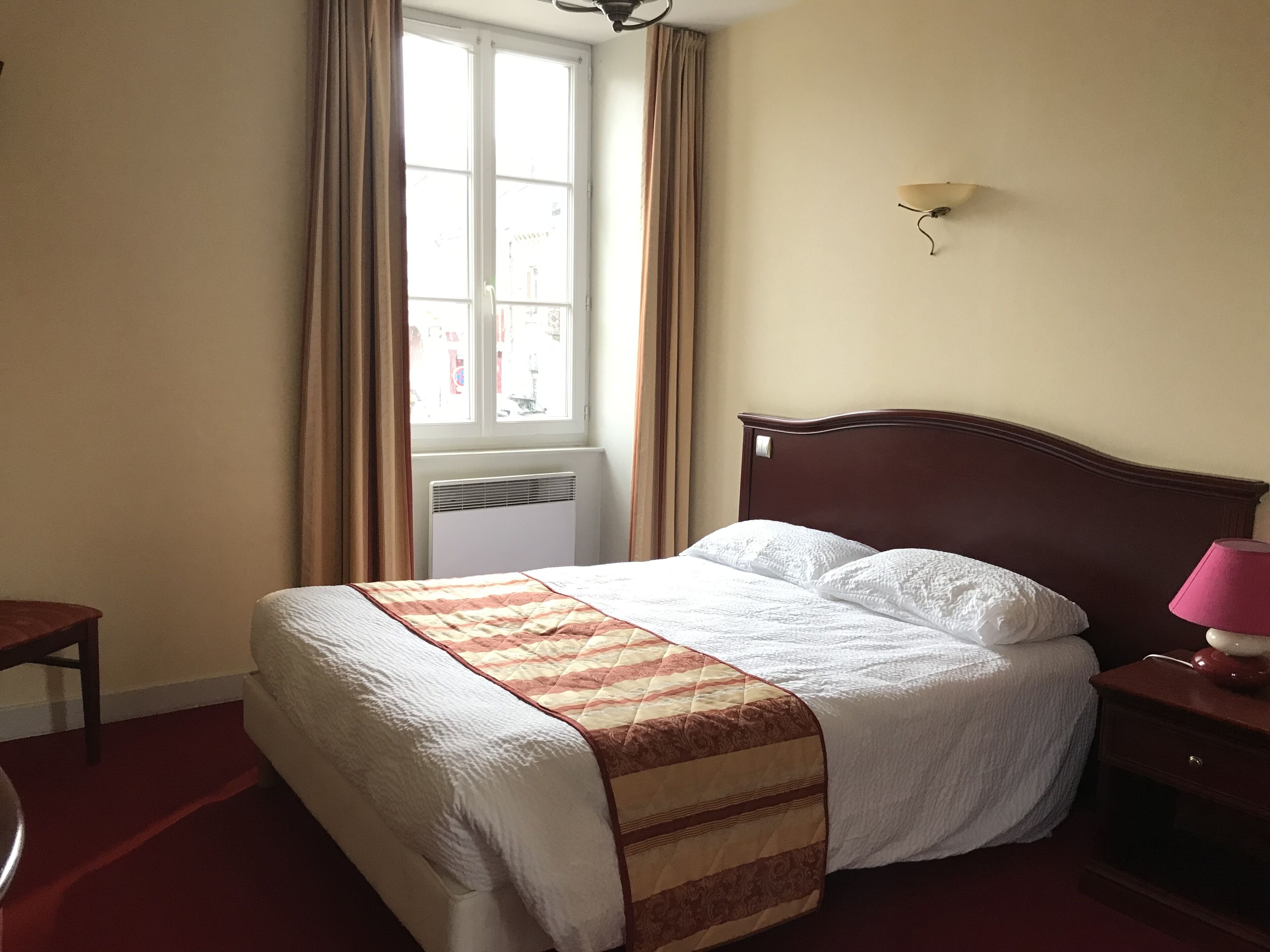 standard double room | desk, free wifi, bed sheets