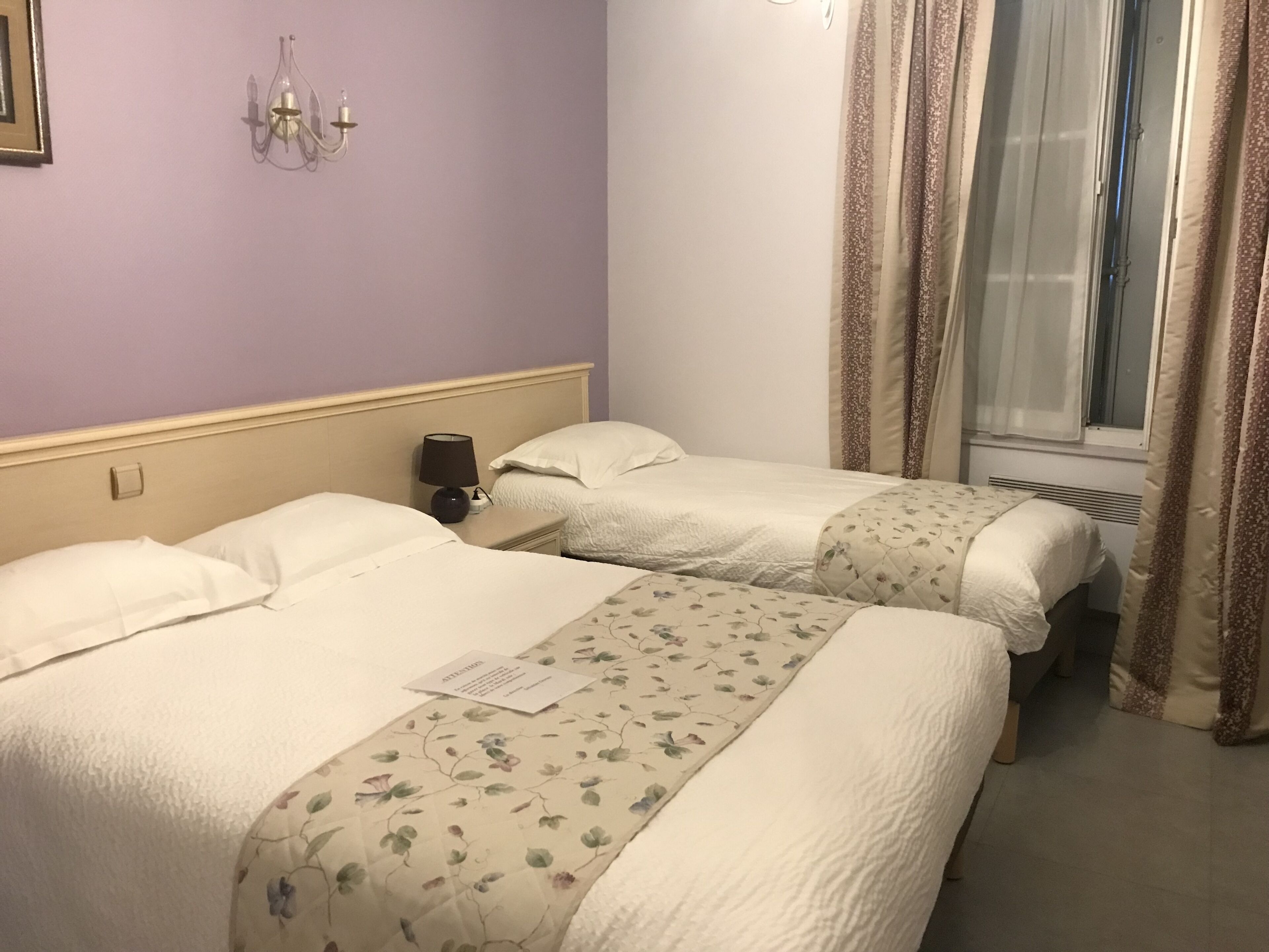 standard triple room | desk, free wifi, bed sheets
