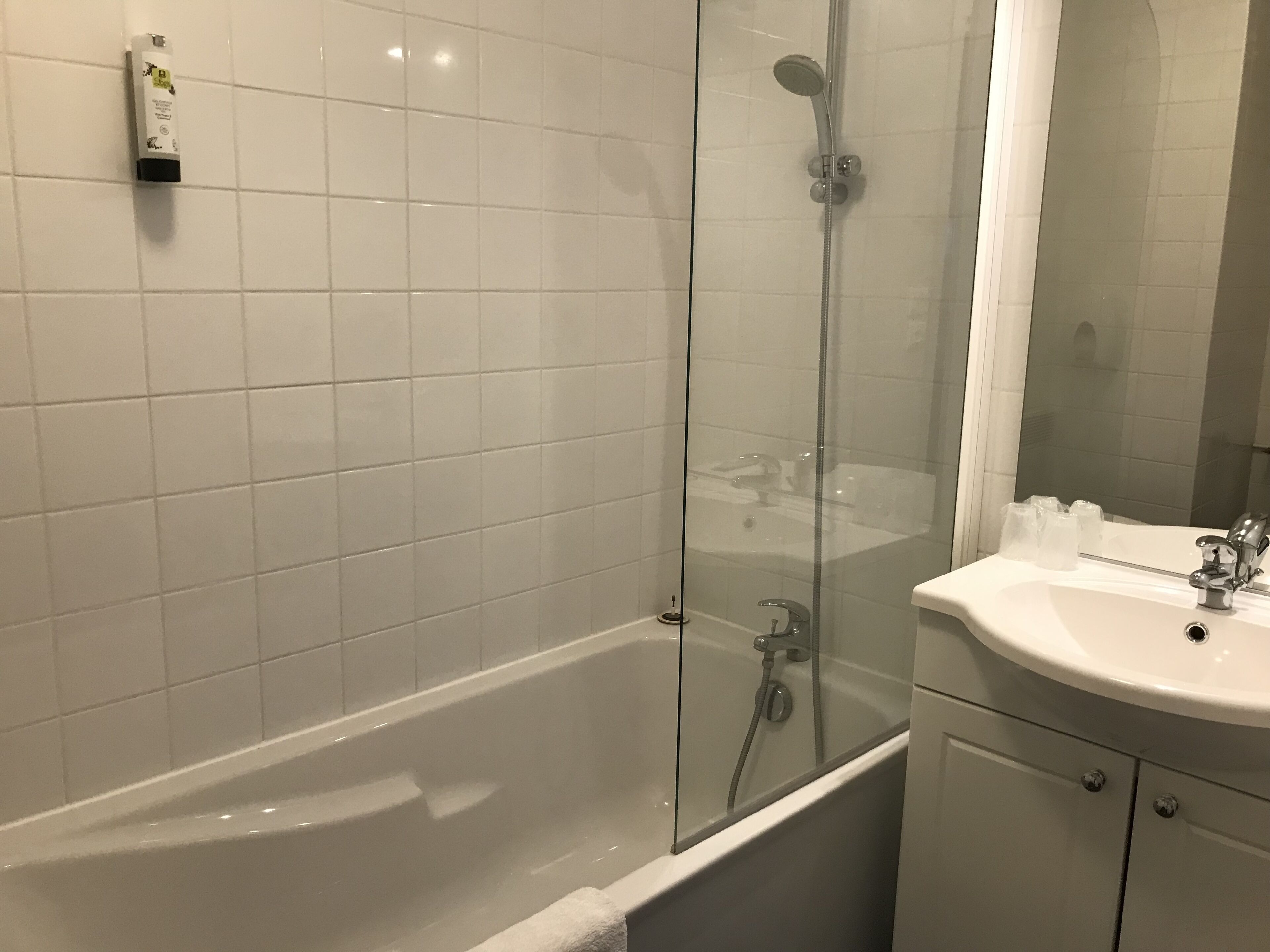 standard quadruple room | desk, free wifi, bed sheets